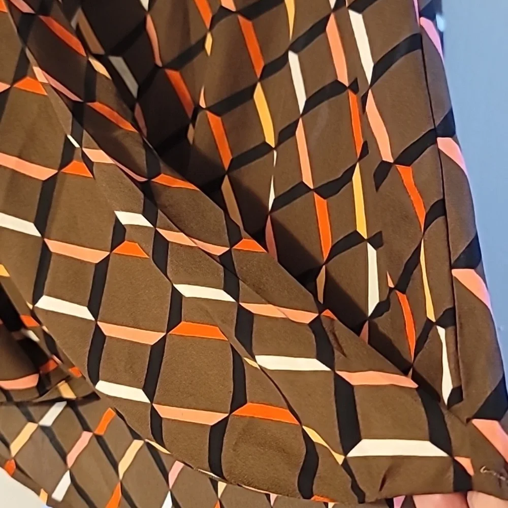 T TAHARI Blouse - Picture 5 of 6